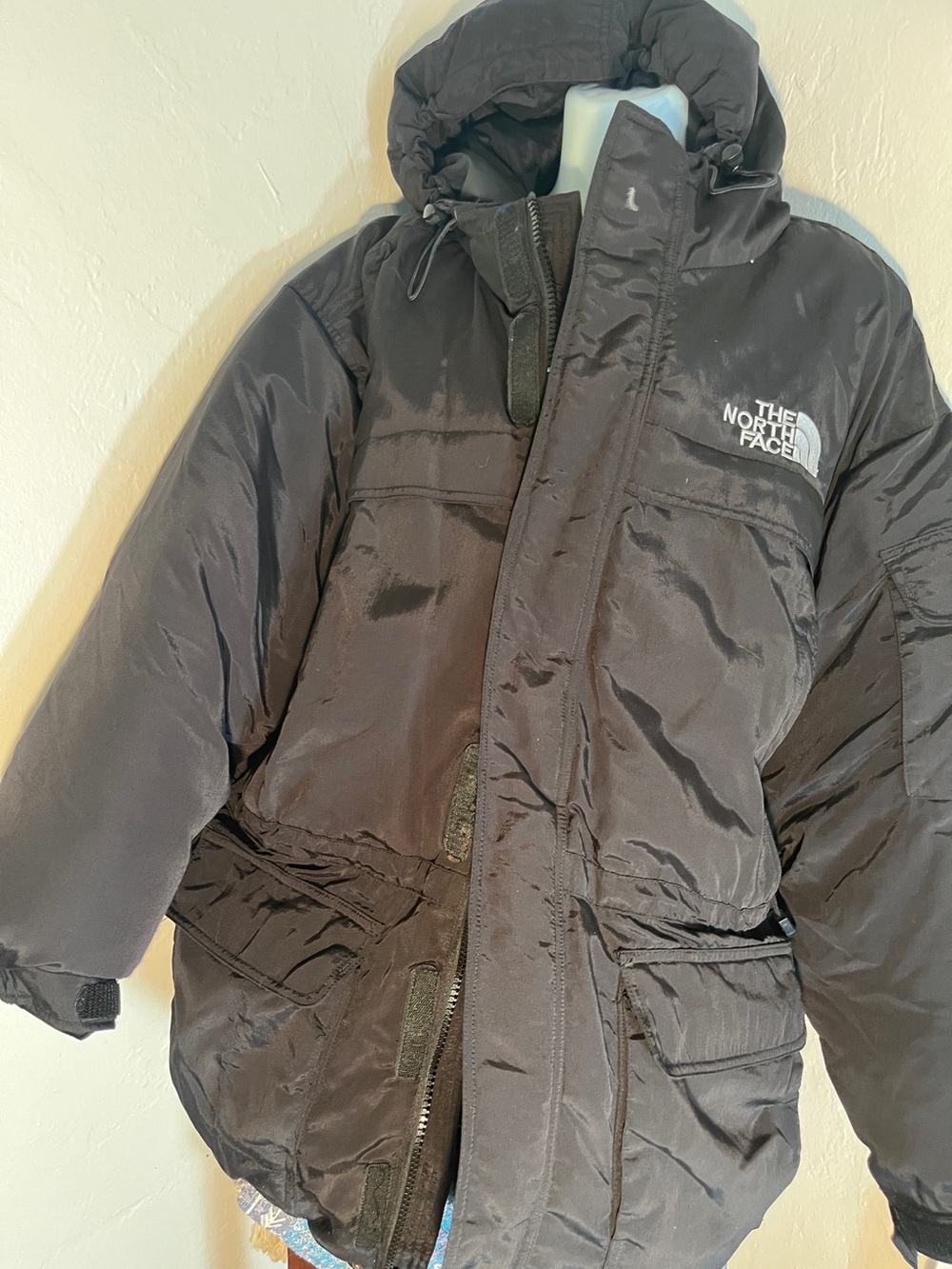 The North Face Black Men's Puffer Parka with Hood. Goode down